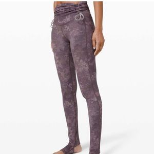 Lululemon Hug your Core Super High-Rise Tight 28"